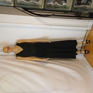 Stunning NWOT Tahari Black Sleeveles V-Neck Evening Dress